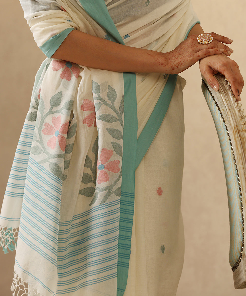 Handloom_Cream_Mulmul_Dhakai_Jamdani_Saree_With_Multicolor_Teal_Border_WeaverStory_04
