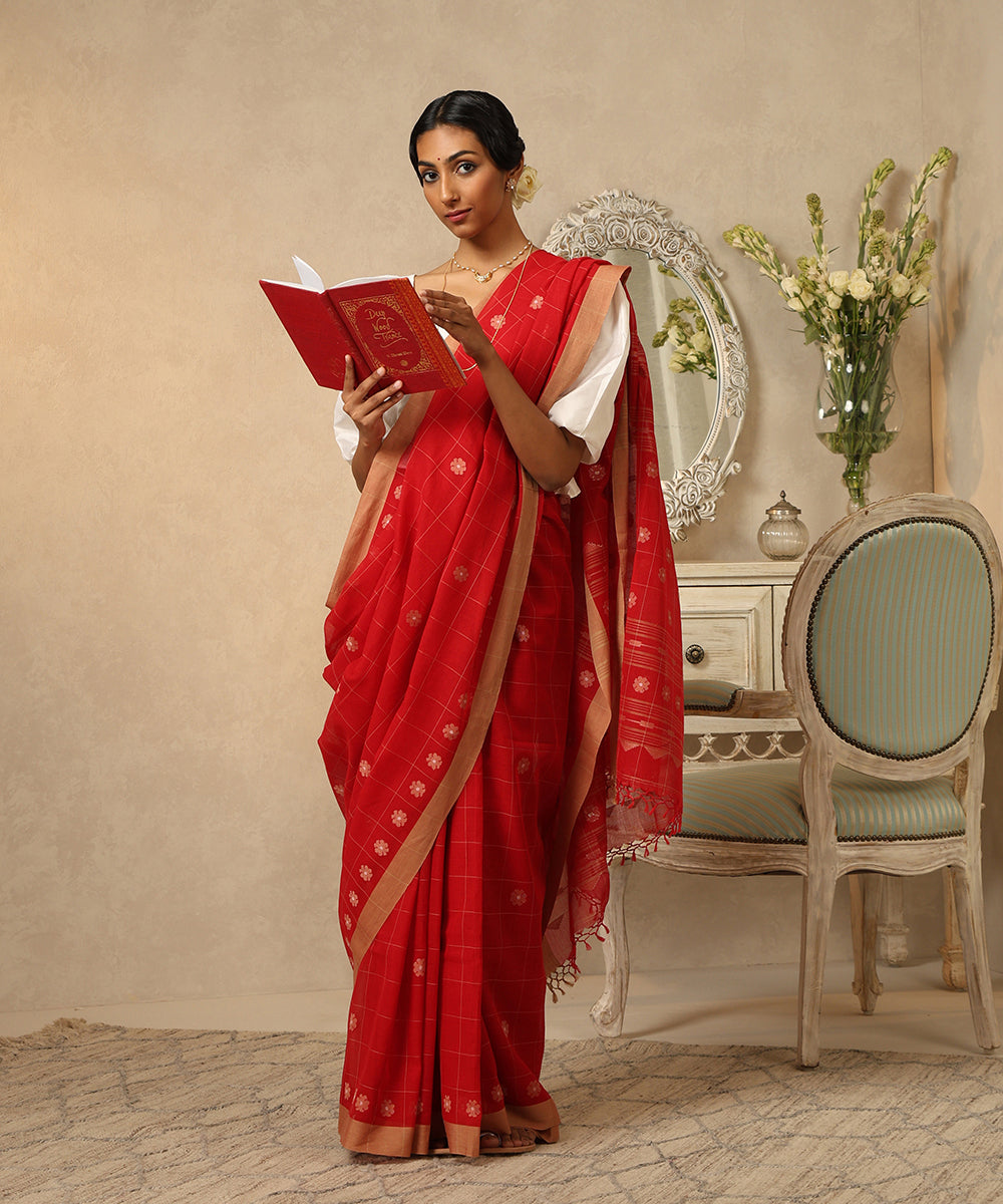 Red_Handloom_Mulmul_Dhakai_Jamdani_Saree_With_Checks_WeaverStory_02