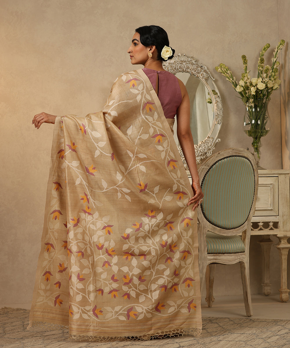 Beige_Handloom_Pure_Tussar_Silk_Dhakai_Jamdani_Saree_With_All_Over_Floral_Jaal_WeaverStory_03