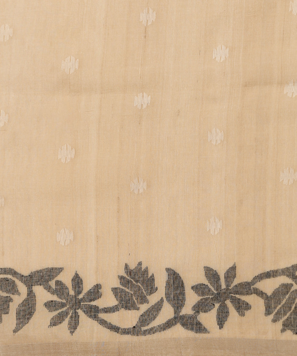 Handloom_Beige_Pure_Tussar_Silk_Dhakai_Jamdani_Saree_With_All_Over_White_Floral_Jaal_WeaverStory_05