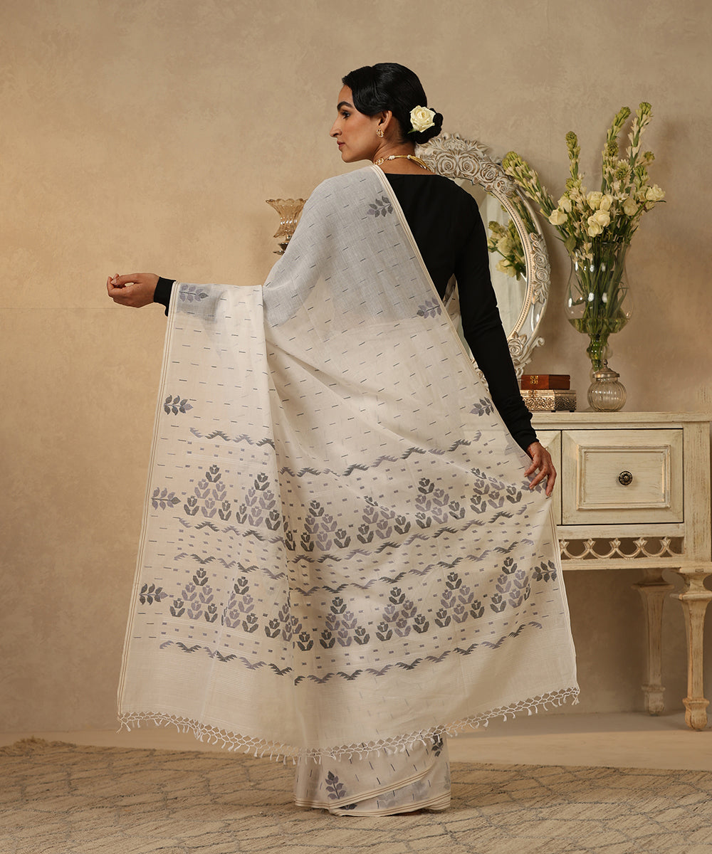 Handloom_White_Handspun_Cotton_Dhakai_Jamdani_Saree_With_Leaf_Motif_On_Border_WeaverStory_03