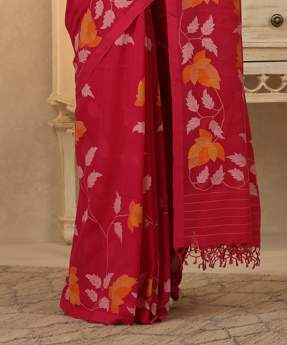 Magenta_Handloom_Handspun_Cotton_Dhakai_Jamdani_Saree_With_Yellow_Flower_Jaal_All_Over_WeaverStory_05