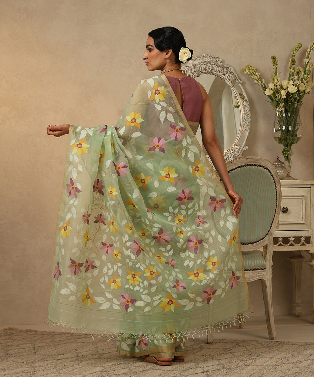 Phuloboti_Handloom_Pistachio_Green_Muslin_Jamdani_Saree_With_Floral_Jaal_All_Over_WeaverStory_03