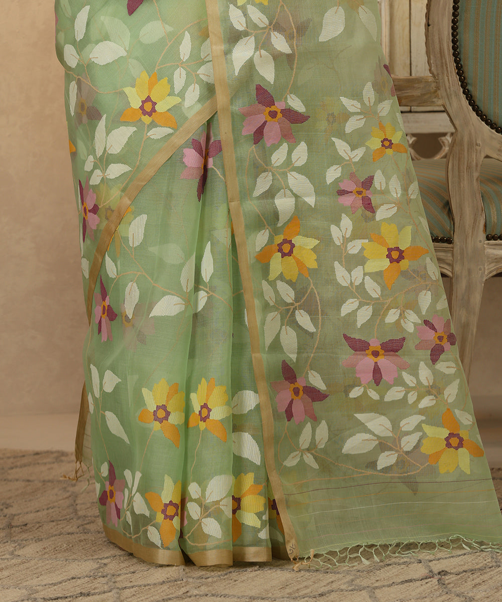 Phuloboti_Handloom_Pistachio_Green_Muslin_Jamdani_Saree_With_Floral_Jaal_All_Over_WeaverStory_04
