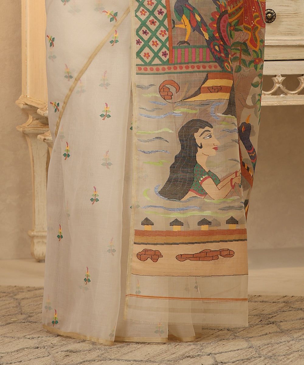 Keshav_Kishori_Handloom_Cream_Muslin_Dhakai_Jamdani_Saree_With_Radha_Krishna_On_Pallu_WeaverStory_05