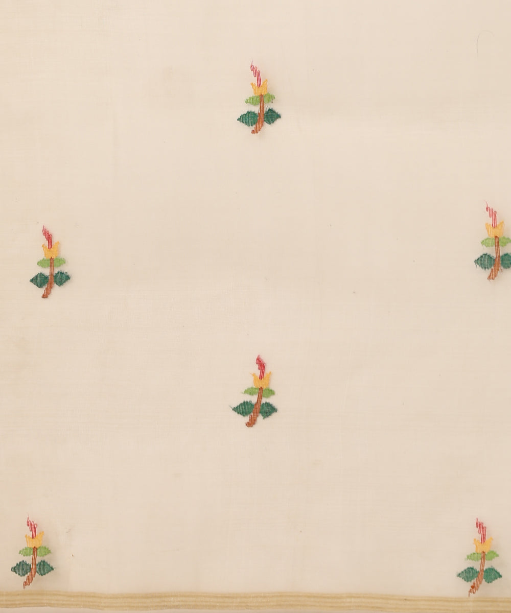 Keshav_Kishori_Handloom_Cream_Muslin_Dhakai_Jamdani_Saree_With_Radha_Krishna_On_Pallu_WeaverStory_06