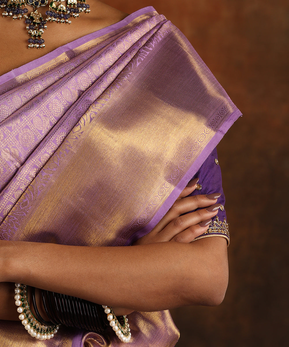 Handloom_Lavender_And_Gold_Pure_Silk_Pure_Zari_Kanjivaram_Saree_WeaverStory_04