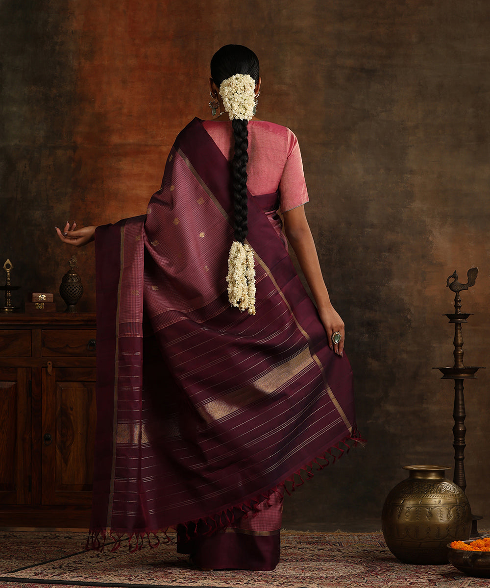 Handloom_Mauve_Pure_Silk_Kanjivaram_Saree_With_Checks_And_Wine_Border_WeaverStory_03