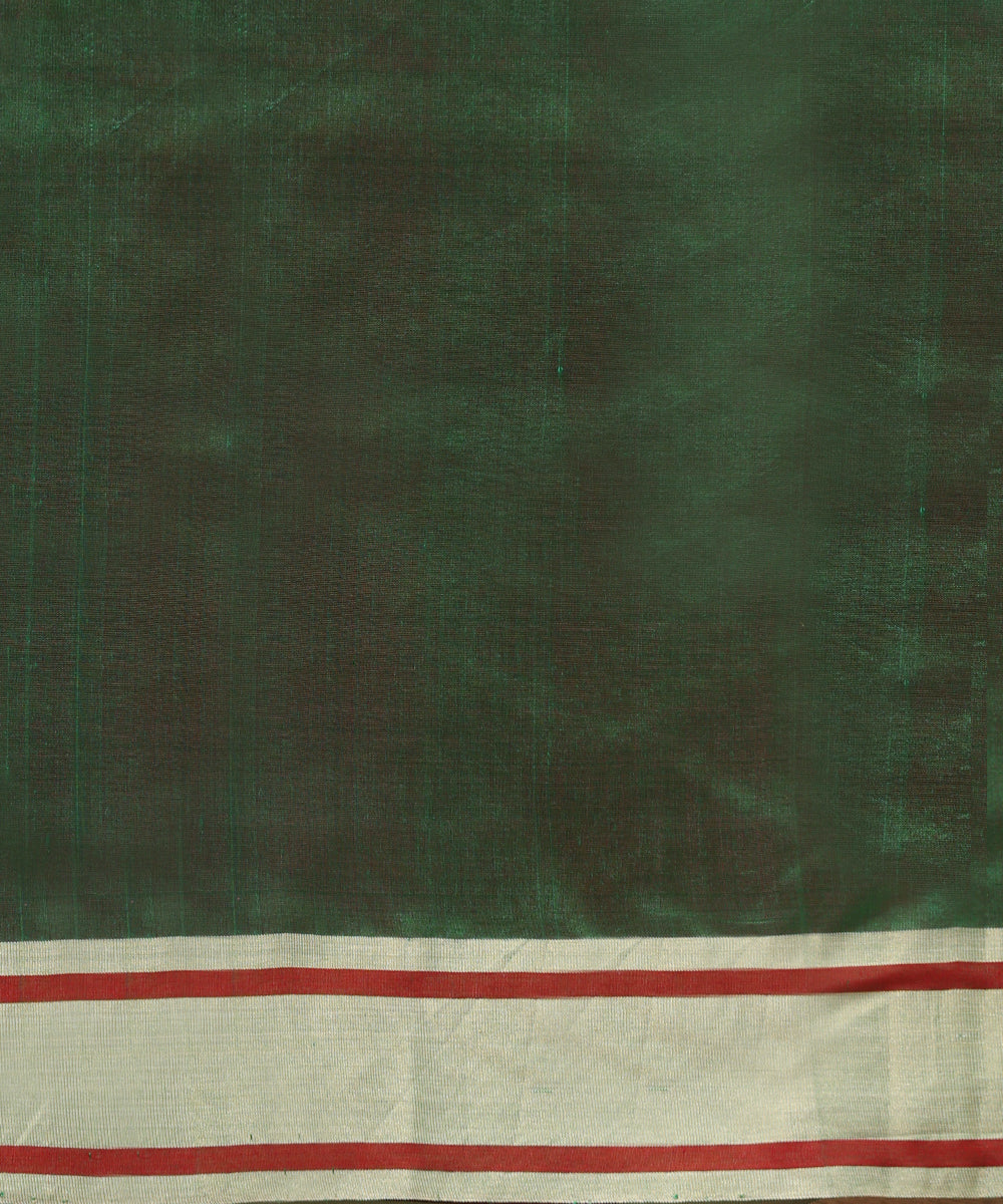 Green_Handloom_Pure_Silk_Chanderi_Saree_With_Red_And_Gold_Small_Flower_WeaverStory_05
