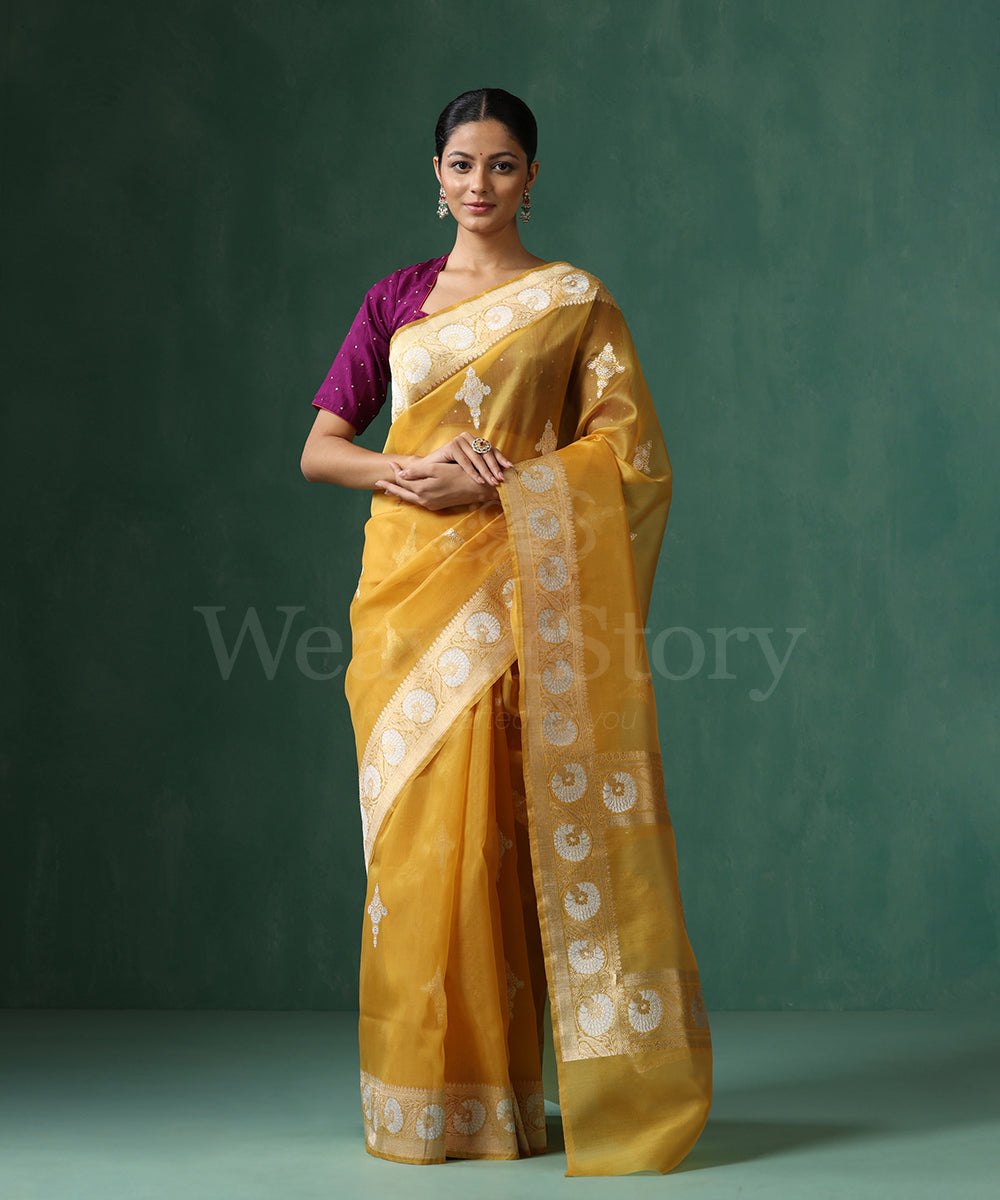 Handloom_Mustard_Pure_Kora_Silk_Banarasi_Saree_With_Sona_Rupa_Kadhwa_Zari_Booti_WeaverStory_01