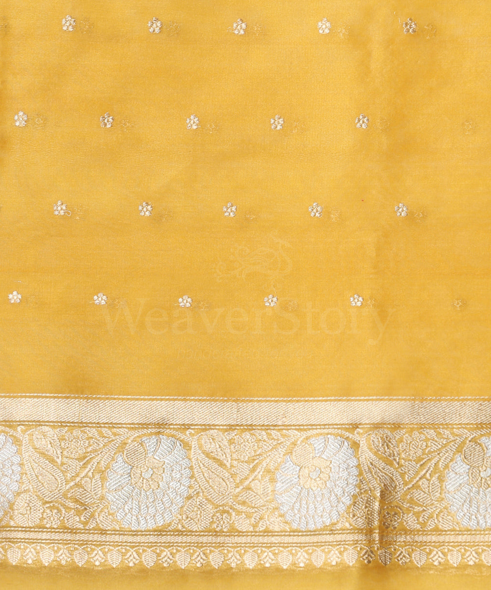 Handloom_Mustard_Pure_Kora_Silk_Banarasi_Saree_With_Sona_Rupa_Kadhwa_Zari_Booti_WeaverStory_05