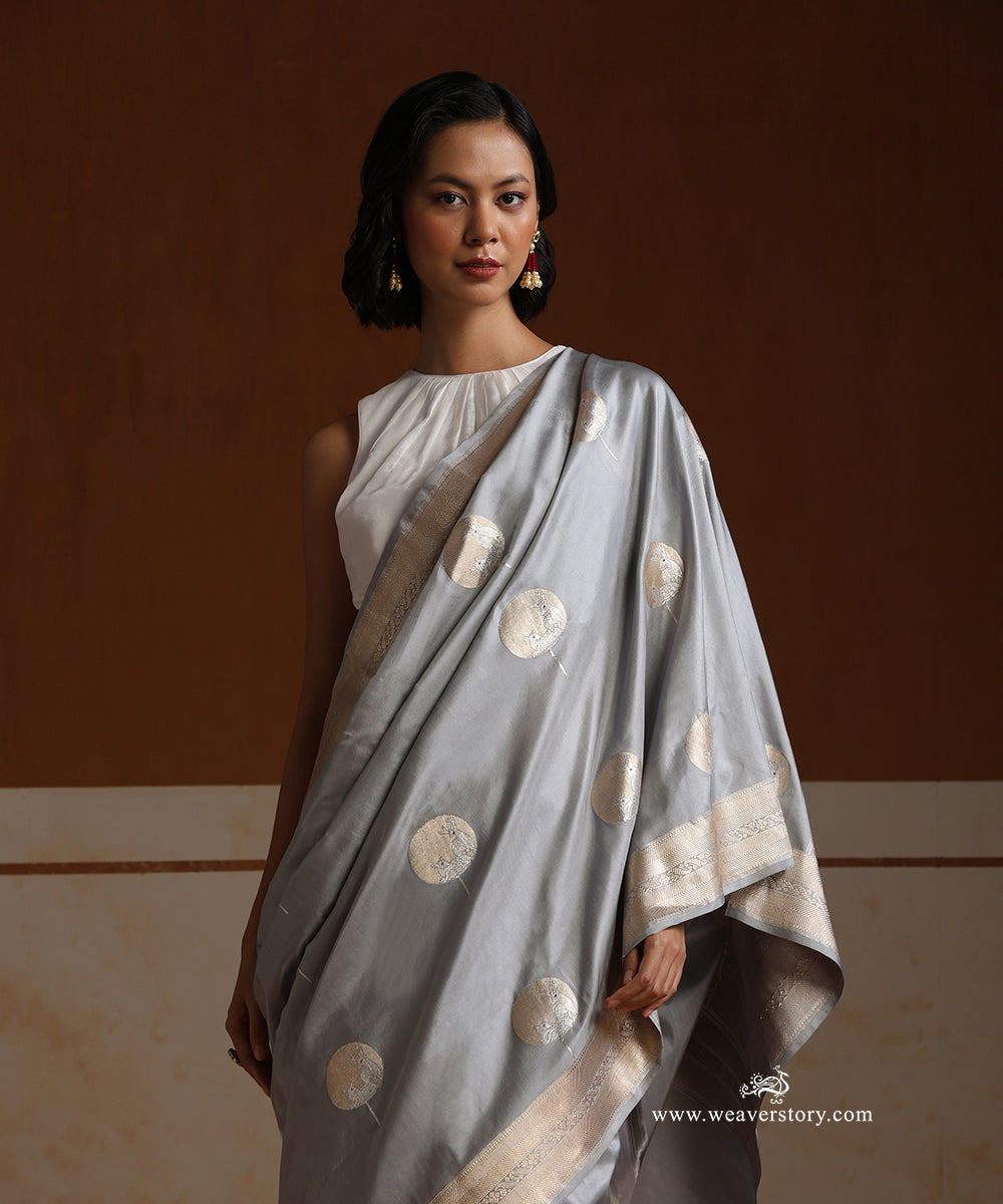 Handloom_Grey_Pure_Katan_Silk_Banarasi_Saree_With_Two_Deer_Motif_WeaverStory_02