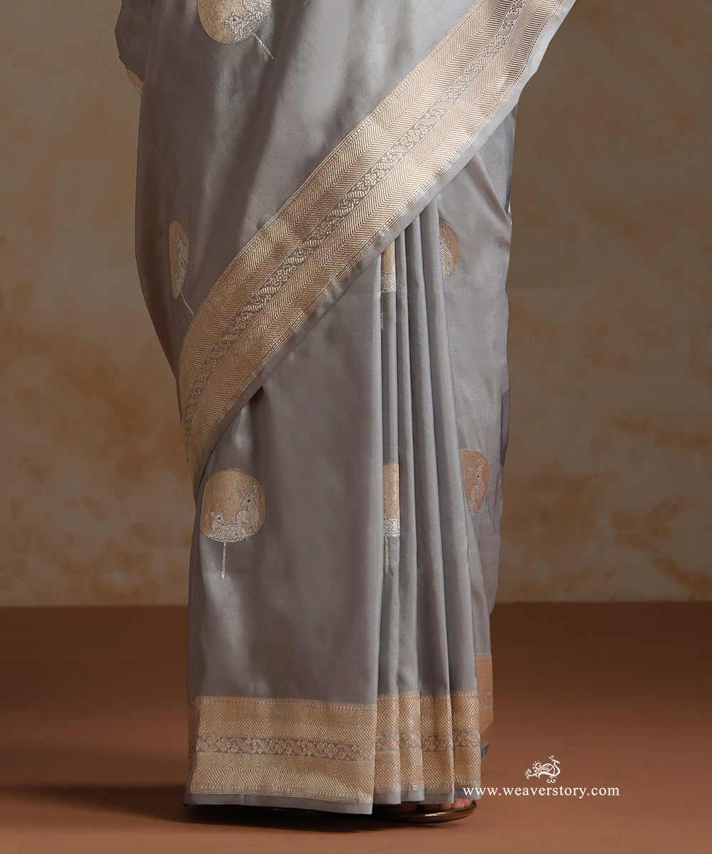 Handloom_Grey_Pure_Katan_Silk_Banarasi_Saree_With_Two_Deer_Motif_WeaverStory_04