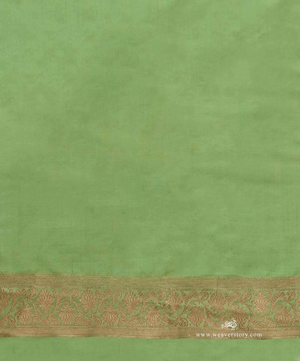 Lemon_Handloom_Green_Pure_Katan_Silk_Banarasi_Saree_With_Cutwork_Floral_Boota_WeaverStory_05
