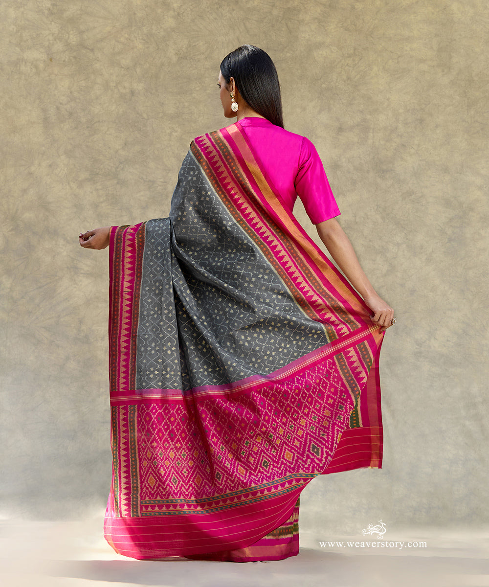 Handloom_Dark_Grey_Pure_Mulberry_Silk_Ikat_Patola_Saree_With_Pink_Border_And_Pallu_WeaverStory_03