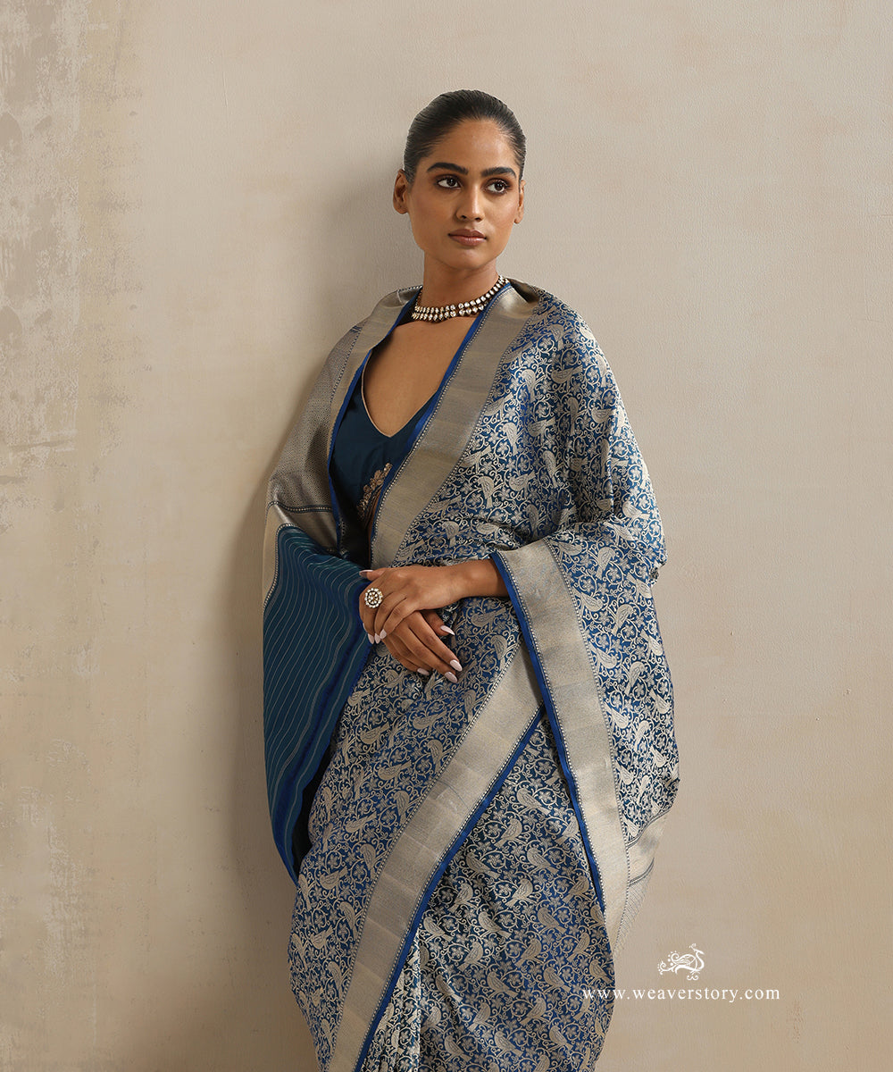 Teal_Handloom_Katan_Silk_Kimkhab_Shikargah_Banarasi_Saree_With_Bird_Motifs_WeaverStory_01