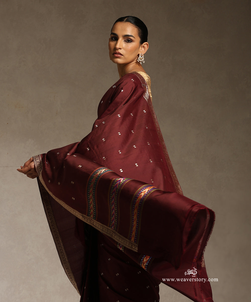Wine_Handloom_Pure_Katan_Silk_Gold_Silver_Kadhwa_Small_Flower_Boota_Banarasi_Saree_With_Thin_Gold_Border_WeaverStory_02
