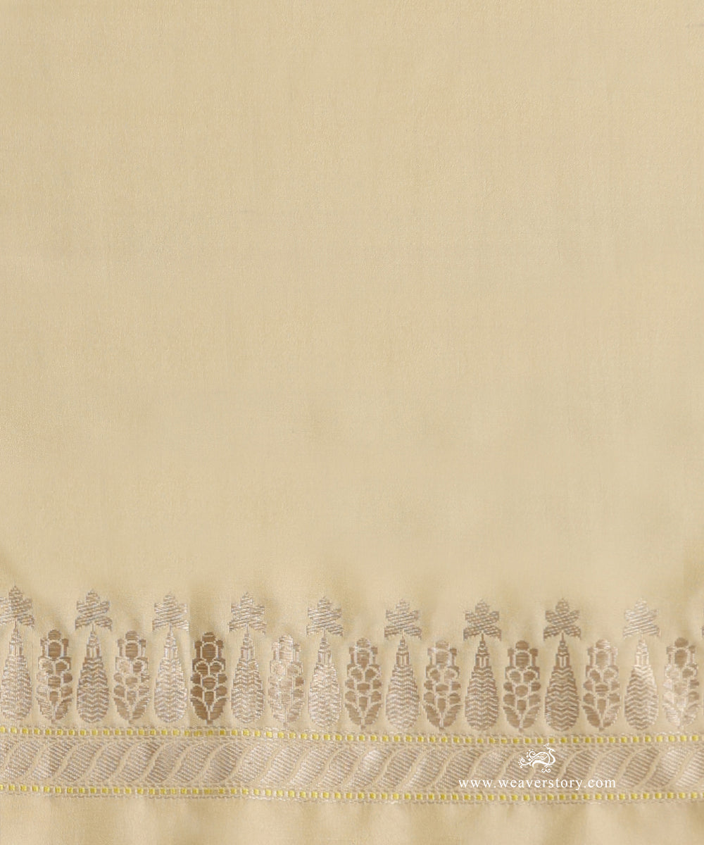 Handloom_Light_Mauve_Pure_Katan_Silk_Kadhwa_Banarasi_Saree_With_Sona_Rupa_Jaal_With_Meenakari_And_Lemon_Selvedge_WeaverStory_05
