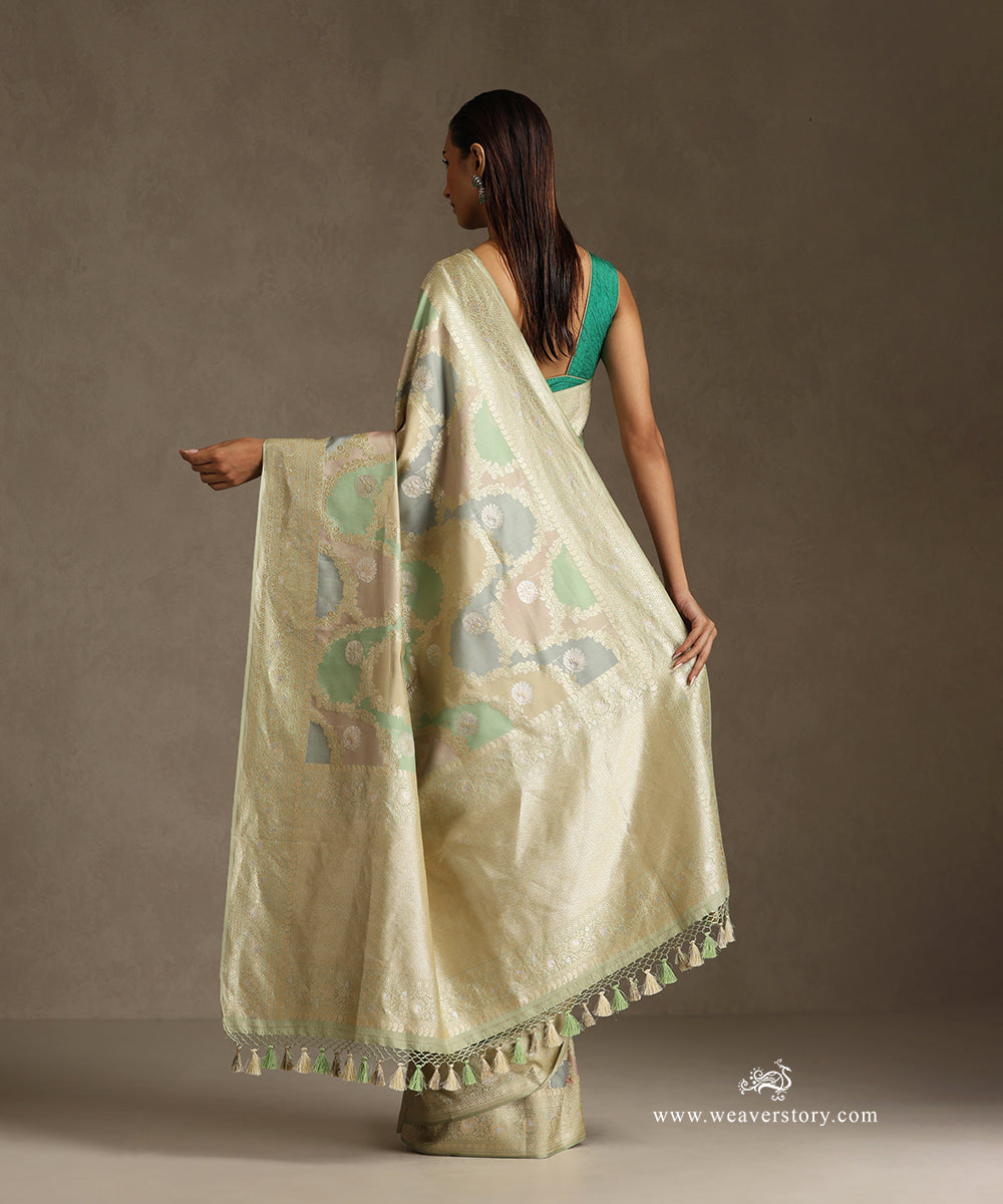 Handloom_Pastel_Green_Pure_Katan_Silk_Banarasi_Saree_With_Rangkaat_Floral_Jaal_WeaverStory_03