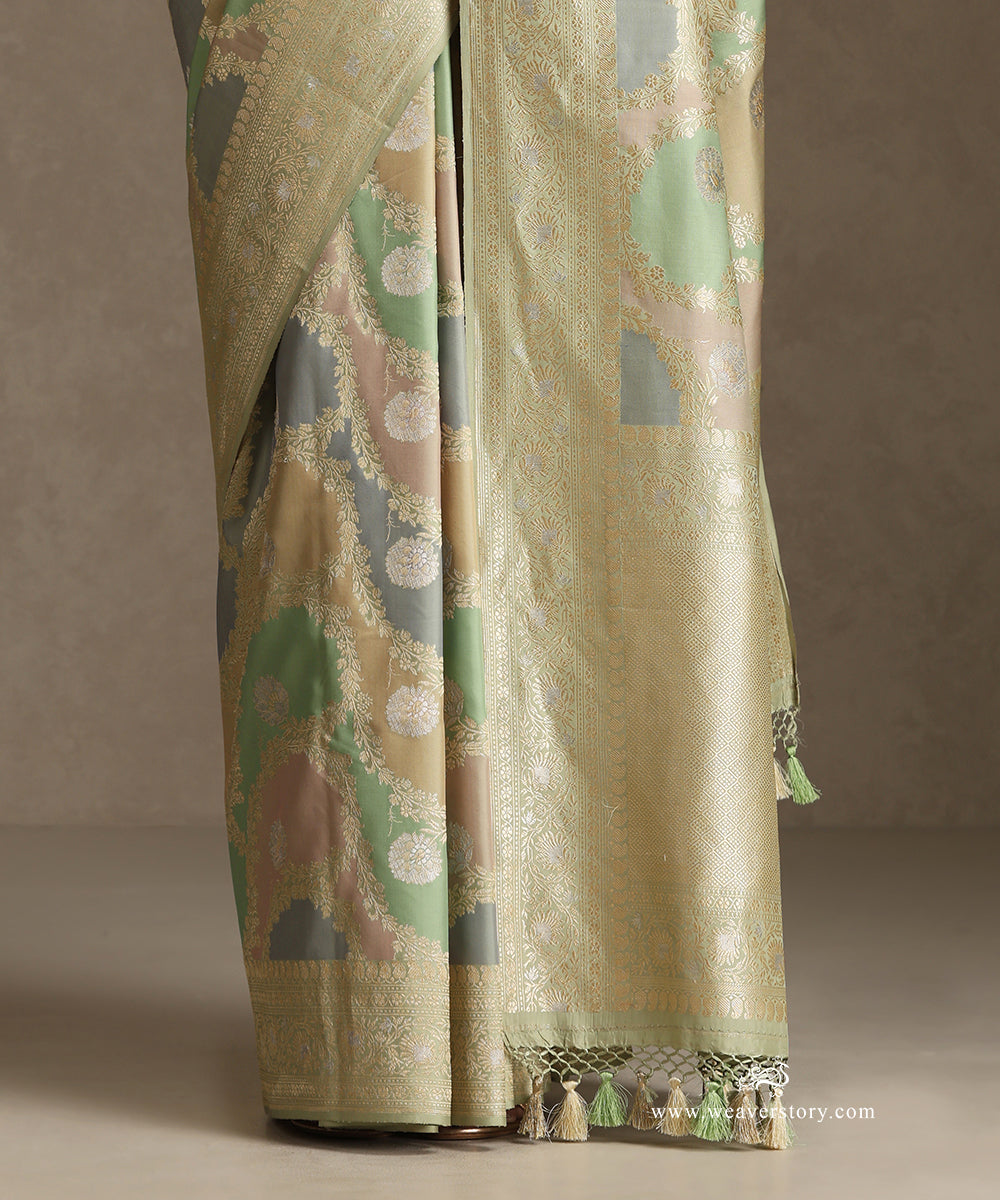 Handloom_Pastel_Green_Pure_Katan_Silk_Banarasi_Saree_With_Rangkaat_Floral_Jaal_WeaverStory_04