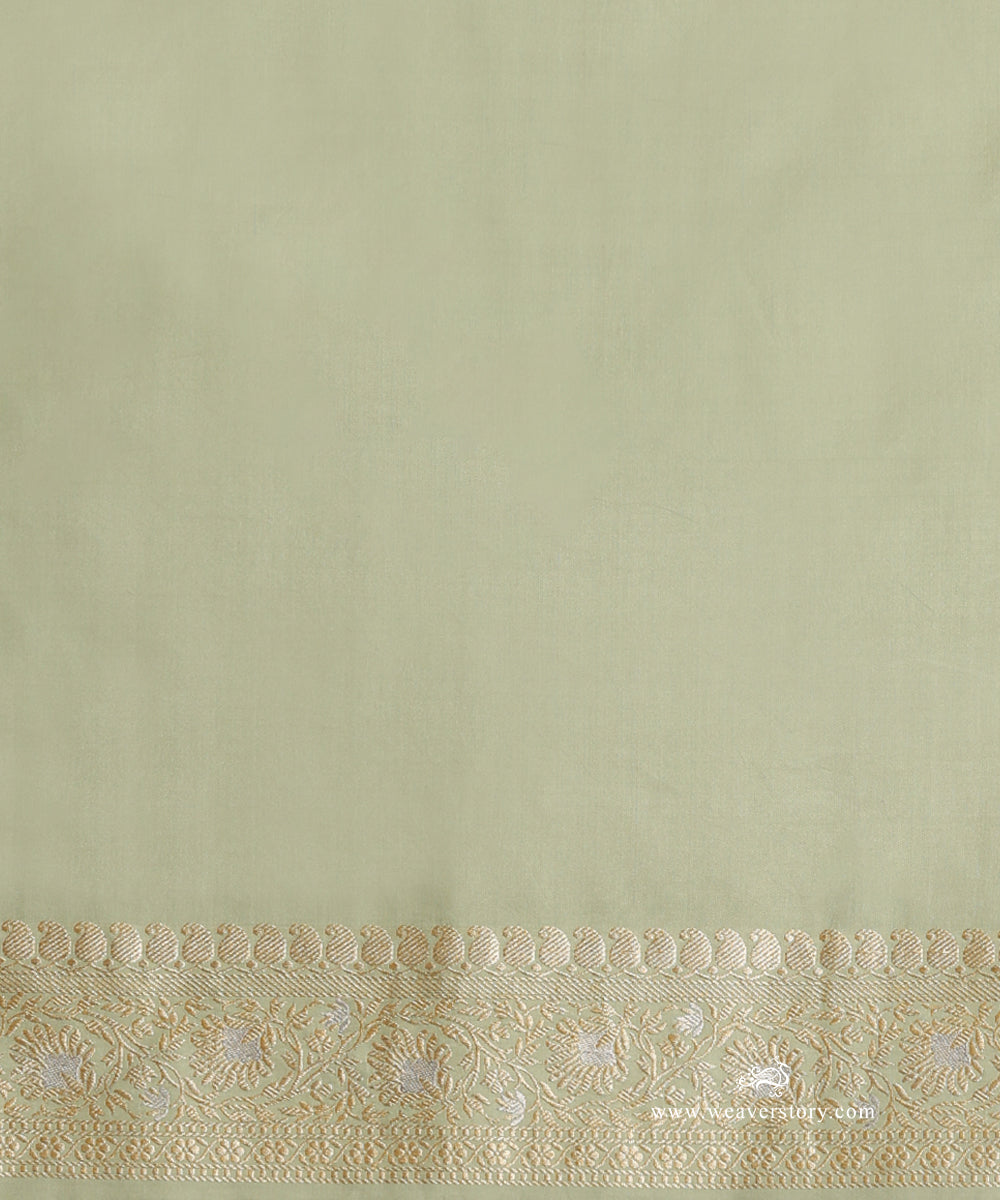 Handloom_Pastel_Green_Pure_Katan_Silk_Banarasi_Saree_With_Rangkaat_Floral_Jaal_WeaverStory_05