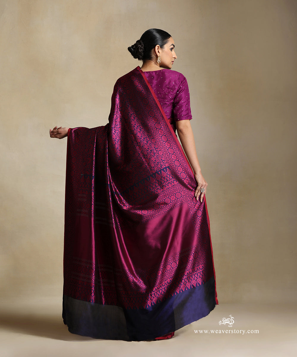 Handloom_Navy_Pure_Katan_Silk_Tanchoi_Banarasi_Saree_With_Magenta_Flower_Jaal_WeaverStory_03