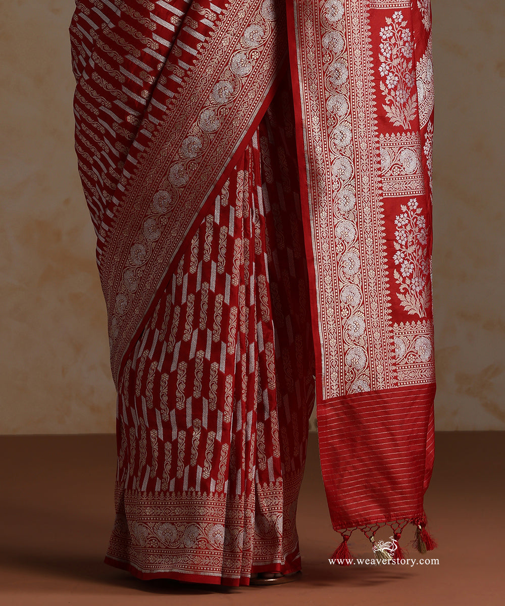 Handloom_Red_Pure_Katan_Silk_Cutwork_Banarasi_Saree_With_Gold_Silver_Floral_Bel_WeaverStory_04