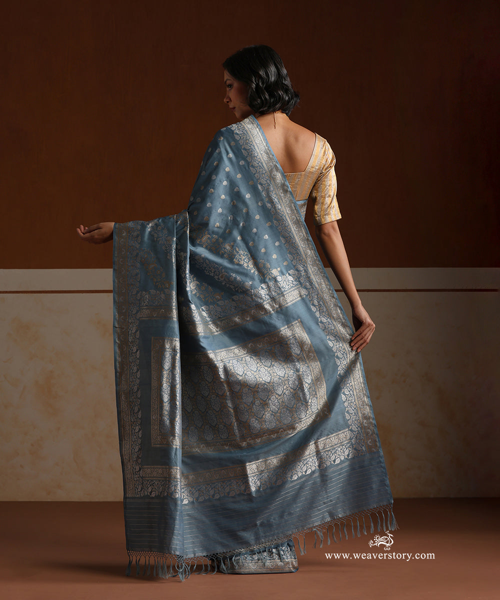 Handloom_Grey_Pure_Katan_Silk_Banarasi_Saree_With_Gold_And_Silver_Floral_Aada_Jaal_And_Open_Border_WeaverStory_03