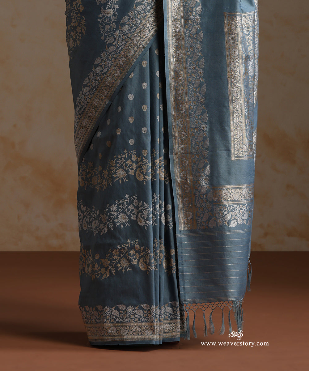 Handloom_Grey_Pure_Katan_Silk_Banarasi_Saree_With_Gold_And_Silver_Floral_Aada_Jaal_And_Open_Border_WeaverStory_04