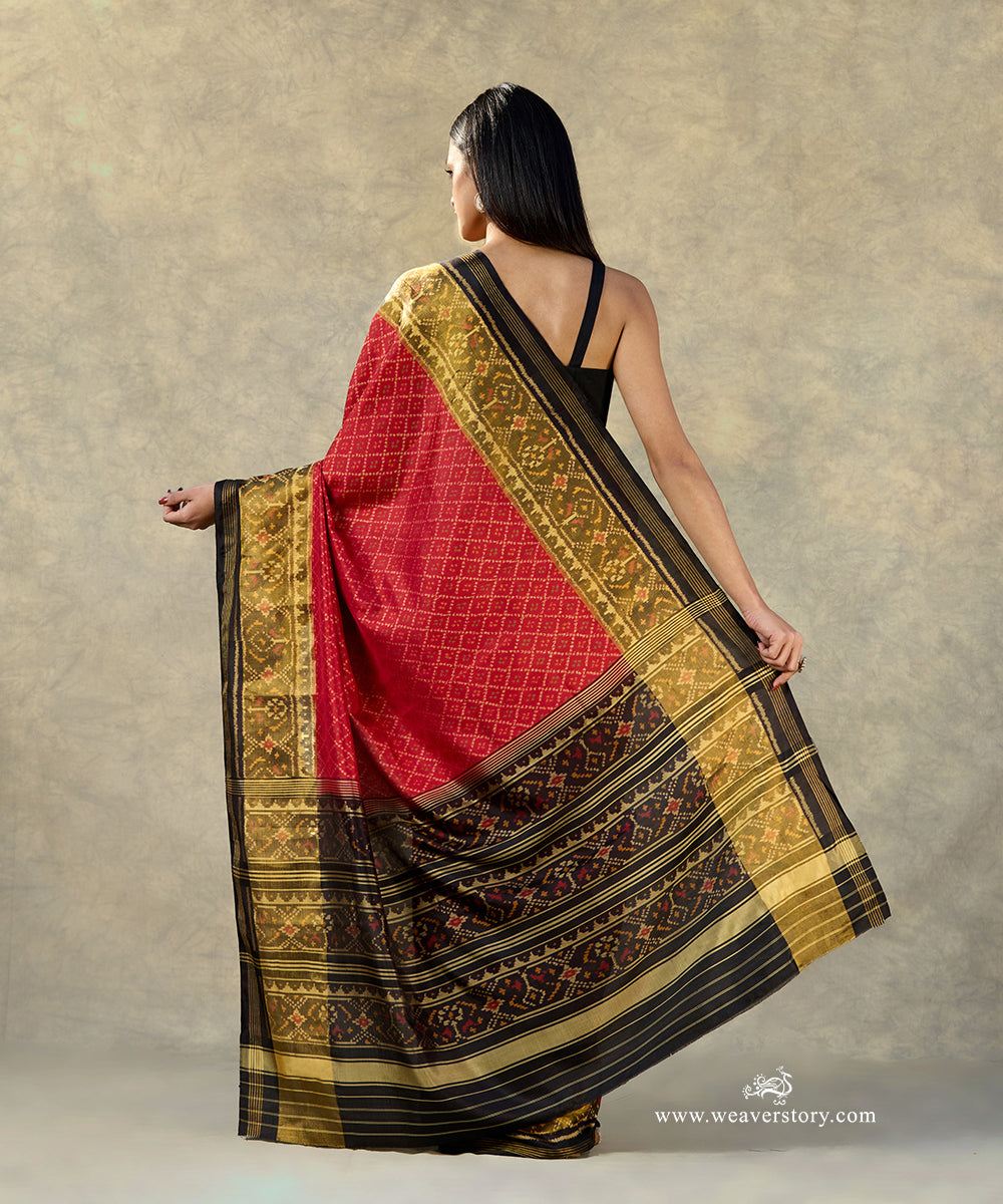 Red_Handloom_Pure_Pure_Mulberry_Silk_Ikat_Patola_Saree_With_Black_Barder_Pallu_WeaverStory_03