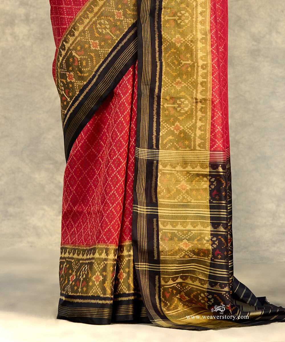 Red_Handloom_Pure_Pure_Mulberry_Silk_Ikat_Patola_Saree_With_Black_Barder_Pallu_WeaverStory_04