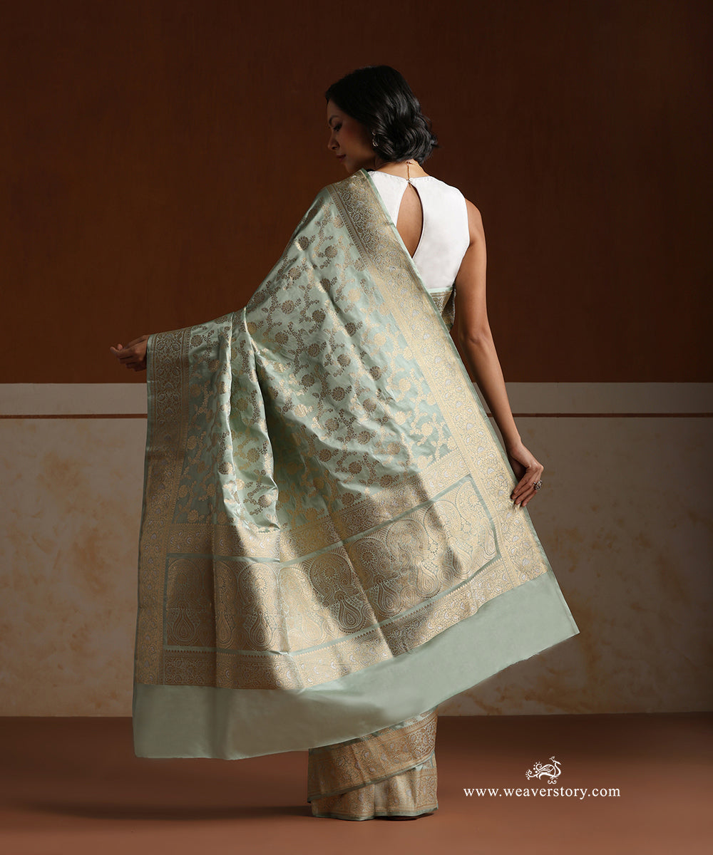 Pastel_Green_Handloom_Pure_Satin_Silk_Banarasi_Saree_With_All_Over_Cutwork_Floral_Jaal_And_Meenadar_Border_WeaverStory_03