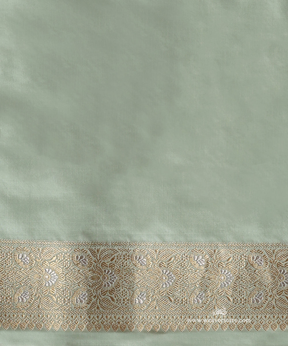 Pastel_Green_Handloom_Pure_Satin_Silk_Banarasi_Saree_With_All_Over_Cutwork_Floral_Jaal_And_Meenadar_Border_WeaverStory_05