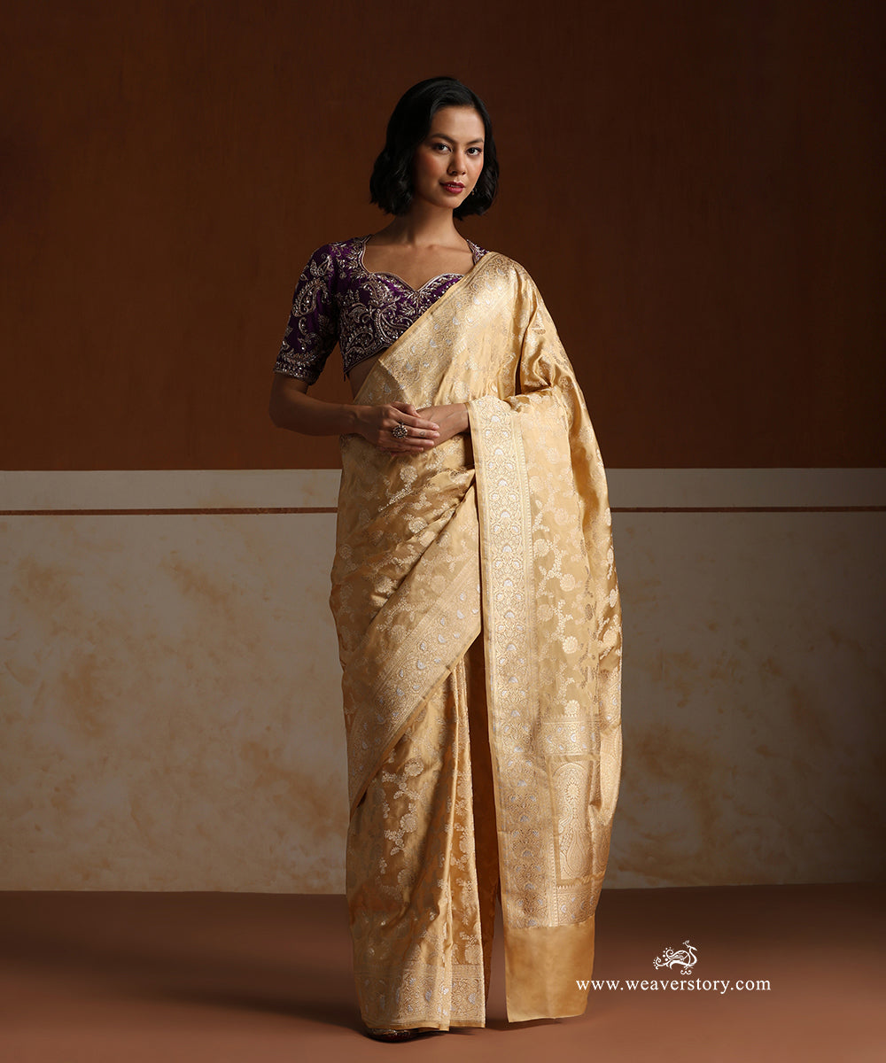 Creme_Handloom_Pure_Satin_Silk_Banarasi_Saree_With_All_Over_Cutwork_Floral_Jaal_WeaverStory_01
