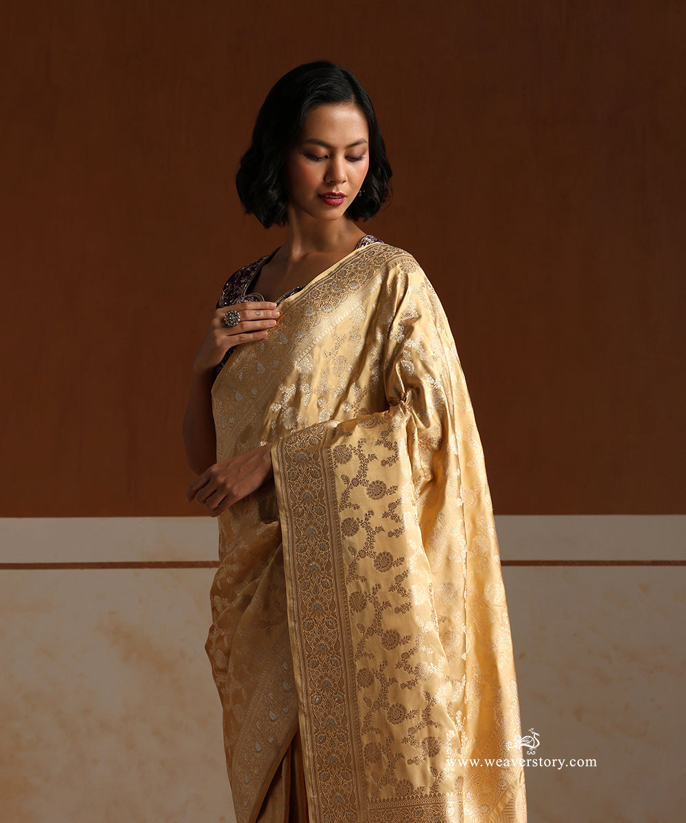Creme_Handloom_Pure_Satin_Silk_Banarasi_Saree_With_All_Over_Cutwork_Floral_Jaal_WeaverStory_02