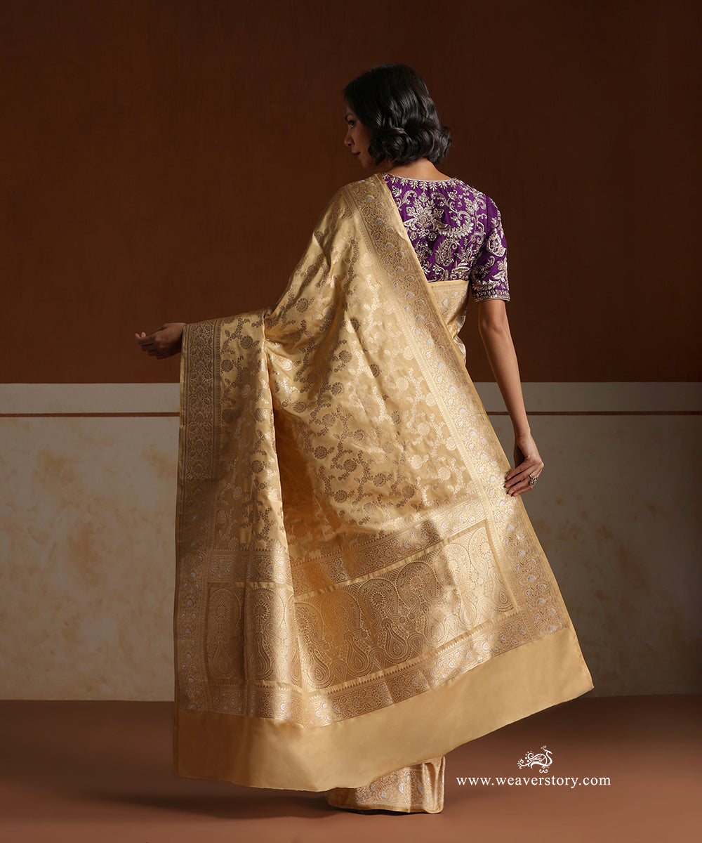 Creme_Handloom_Pure_Satin_Silk_Banarasi_Saree_With_All_Over_Cutwork_Floral_Jaal_WeaverStory_03