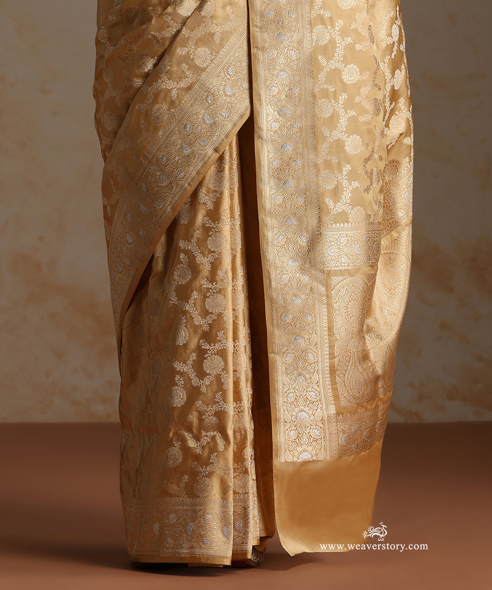 Creme_Handloom_Pure_Satin_Silk_Banarasi_Saree_With_All_Over_Cutwork_Floral_Jaal_WeaverStory_04