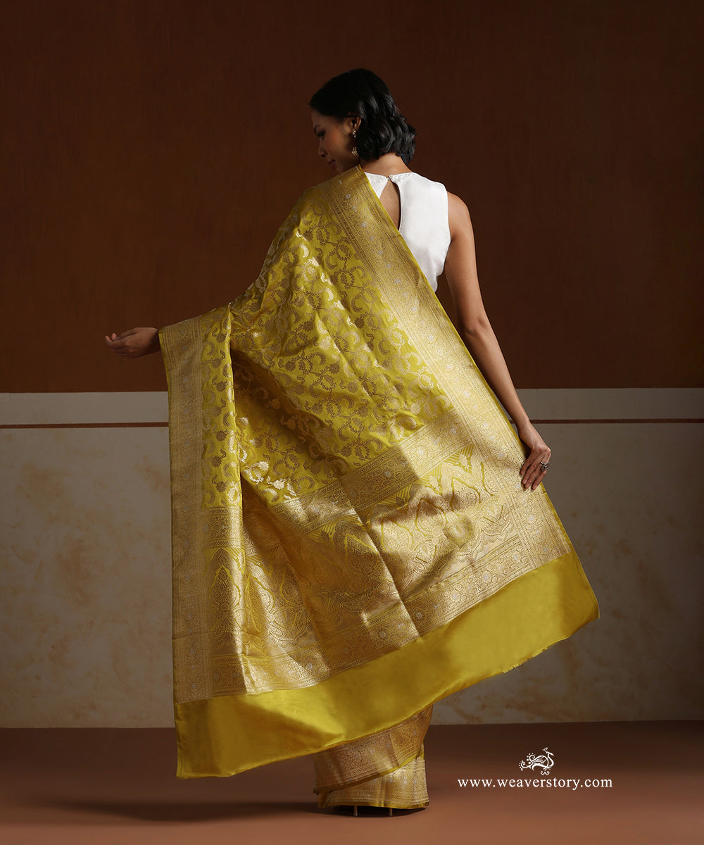 Yellow_Handloom_Pure_Satin_Silk_Banarasi_Saree_With_All_Over_Cutwork_Floral_Jaal_And_Meenadar_Border_WeaverStory_03