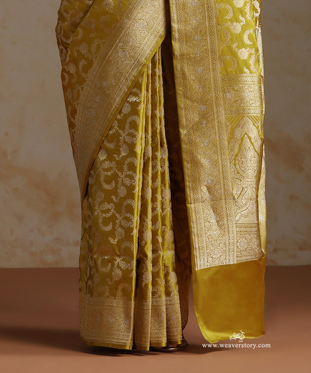 Yellow_Handloom_Pure_Satin_Silk_Banarasi_Saree_With_All_Over_Cutwork_Floral_Jaal_And_Meenadar_Border_WeaverStory_04