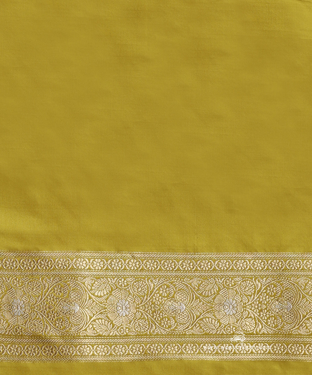 Yellow_Handloom_Pure_Satin_Silk_Banarasi_Saree_With_All_Over_Cutwork_Floral_Jaal_And_Meenadar_Border_WeaverStory_05