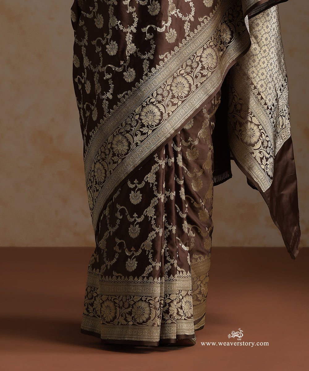 Brown_Handloom_Pure_Satin_Silk_Banarasi_Saree_With_All_Over_Cutwork_Floral_Jaal_WeaverStory_04