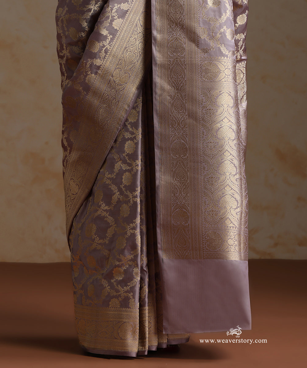 Lavender_Handloom_Pure_Satin_Silk_Banarasi_Saree_With_All_Over_Cutwork_Floral_Jaal_WeaverStory_03