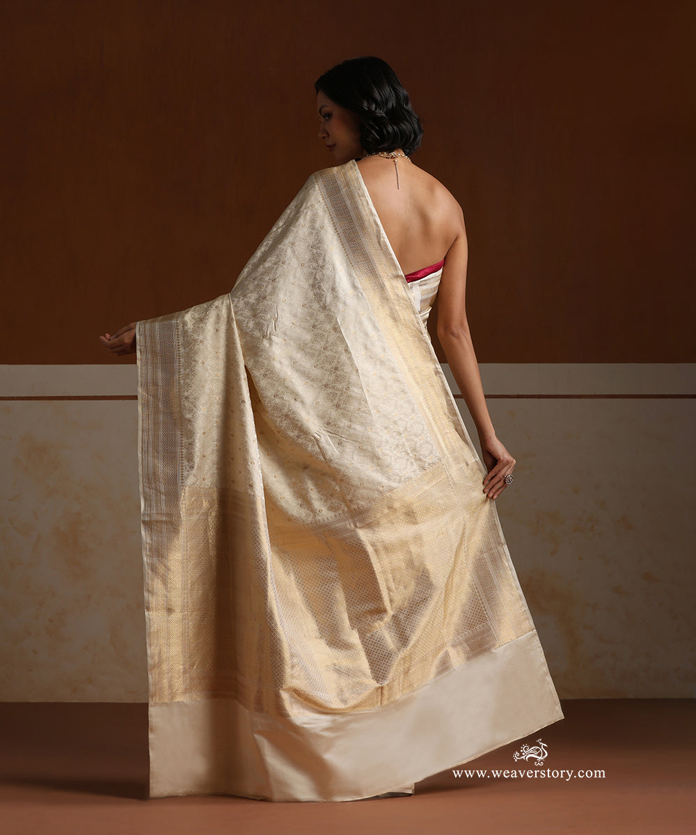 Creme_Handloom_Pure_Satin_Silk_Banarasi_Tanchoi_Saree_With_Gold_Meena_Boota_WeaverStory_04