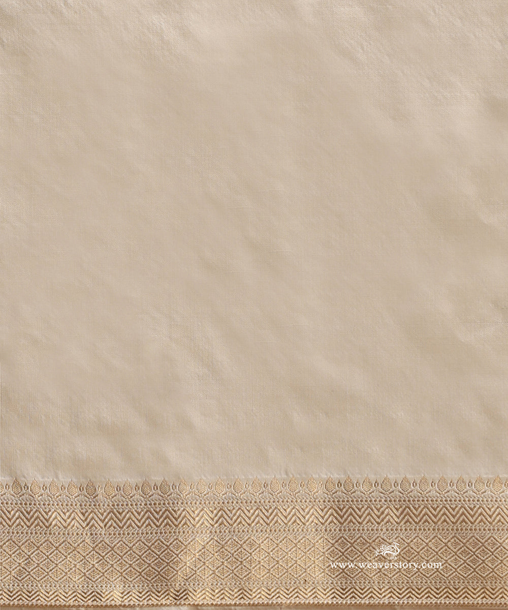 Creme_Handloom_Pure_Satin_Silk_Banarasi_Tanchoi_Saree_With_Gold_Meena_Boota_WeaverStory_05