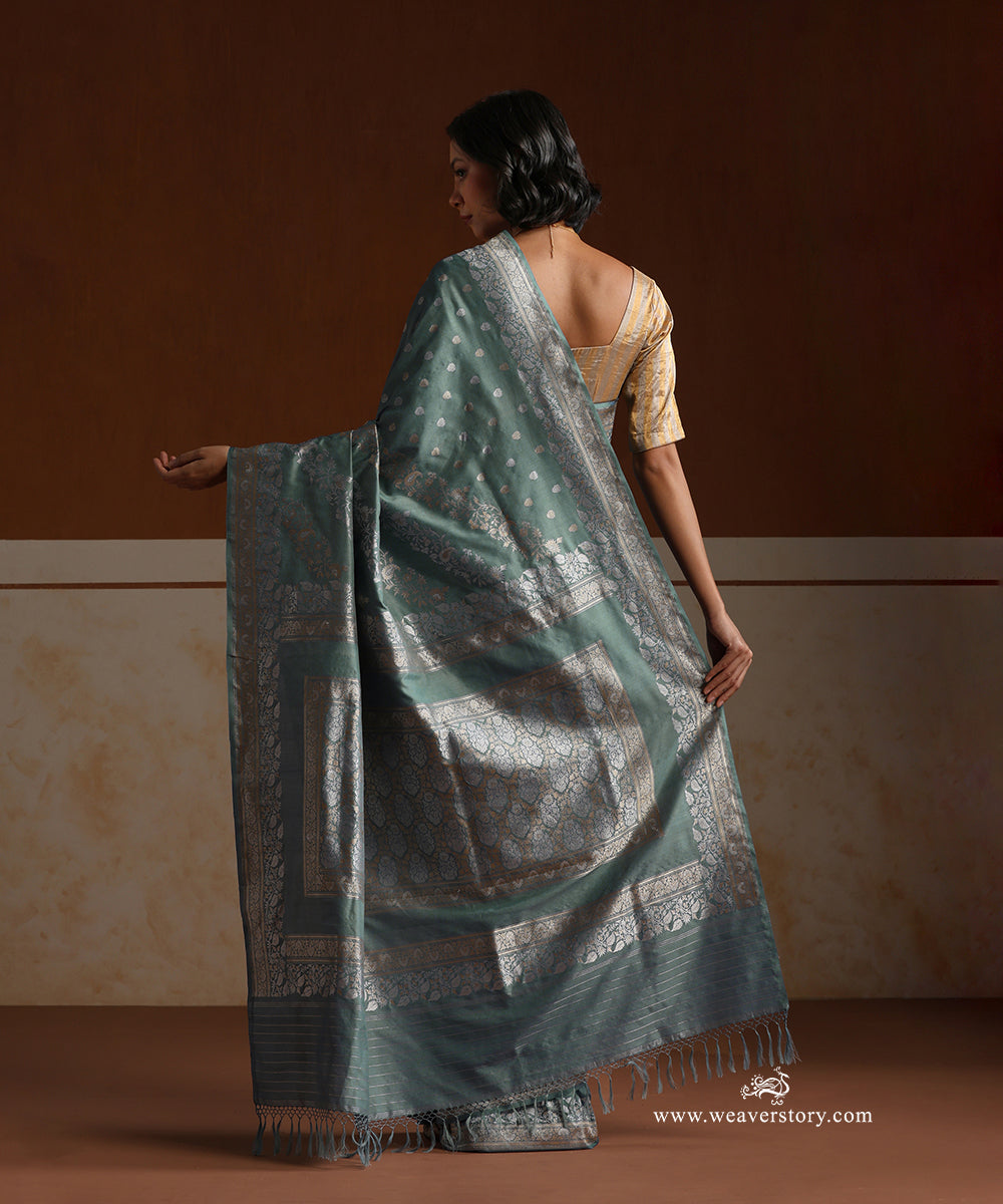 Handloom_Olive_Pure_Katan_Silk_Banarasi_Saree_With_Gold_And_Silver_Floral_Aada_Jaal_Open_Border_WeaverStory_03