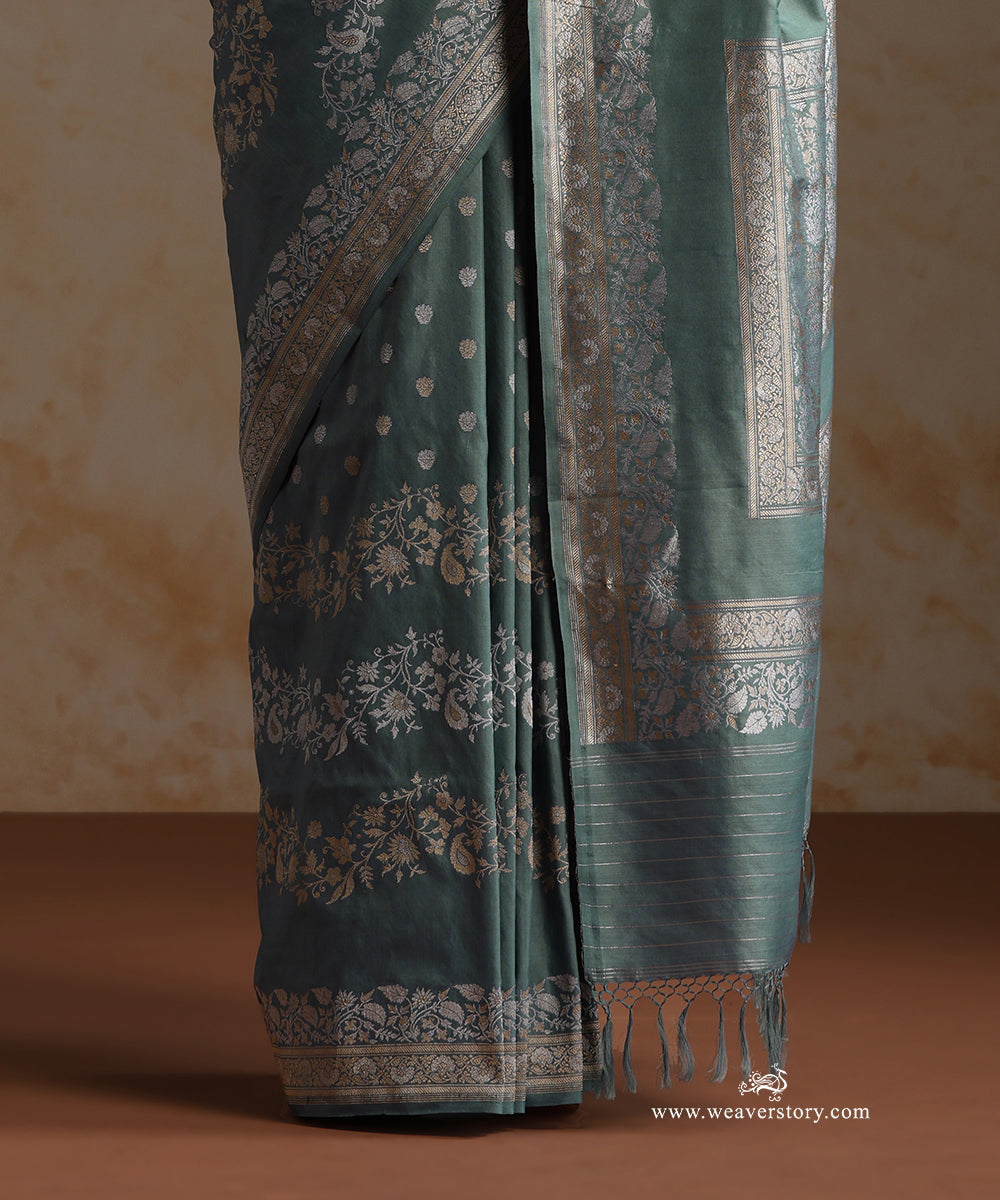 Handloom_Olive_Pure_Katan_Silk_Banarasi_Saree_With_Gold_And_Silver_Floral_Aada_Jaal_Open_Border_WeaverStory_04