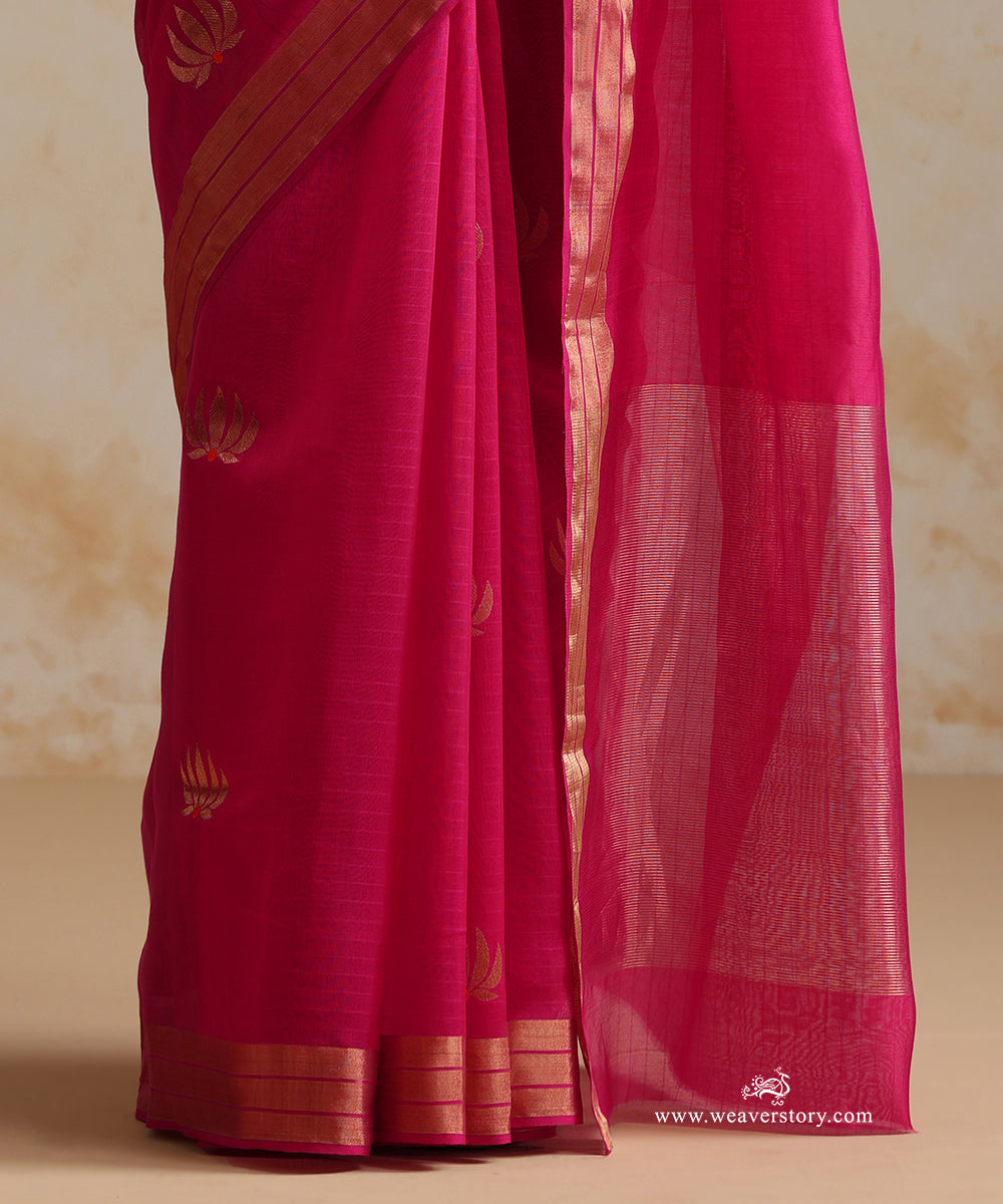 Handloom_Rani_Pink_Pure_Soft_Cotton_Chanderi_Saree_With_Gold_Flower_Booti_With_Orange_Meena_And_Gold_Border_WeaverStory_04