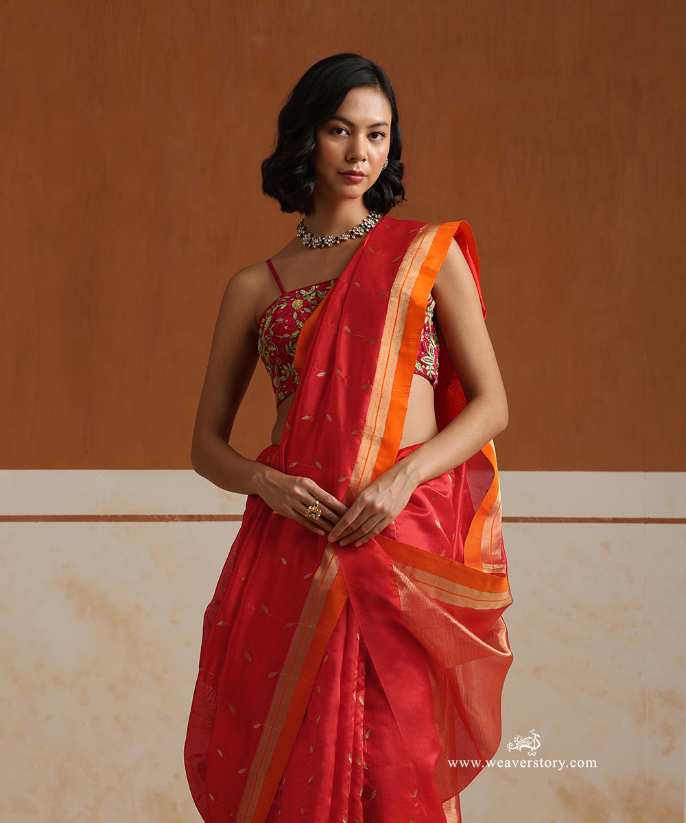 Handloom_Red_Pure_Silk_Chanderi_Saree_With_Gold_Leaf_Lines_And_Orange_Border_WeaverStory_02