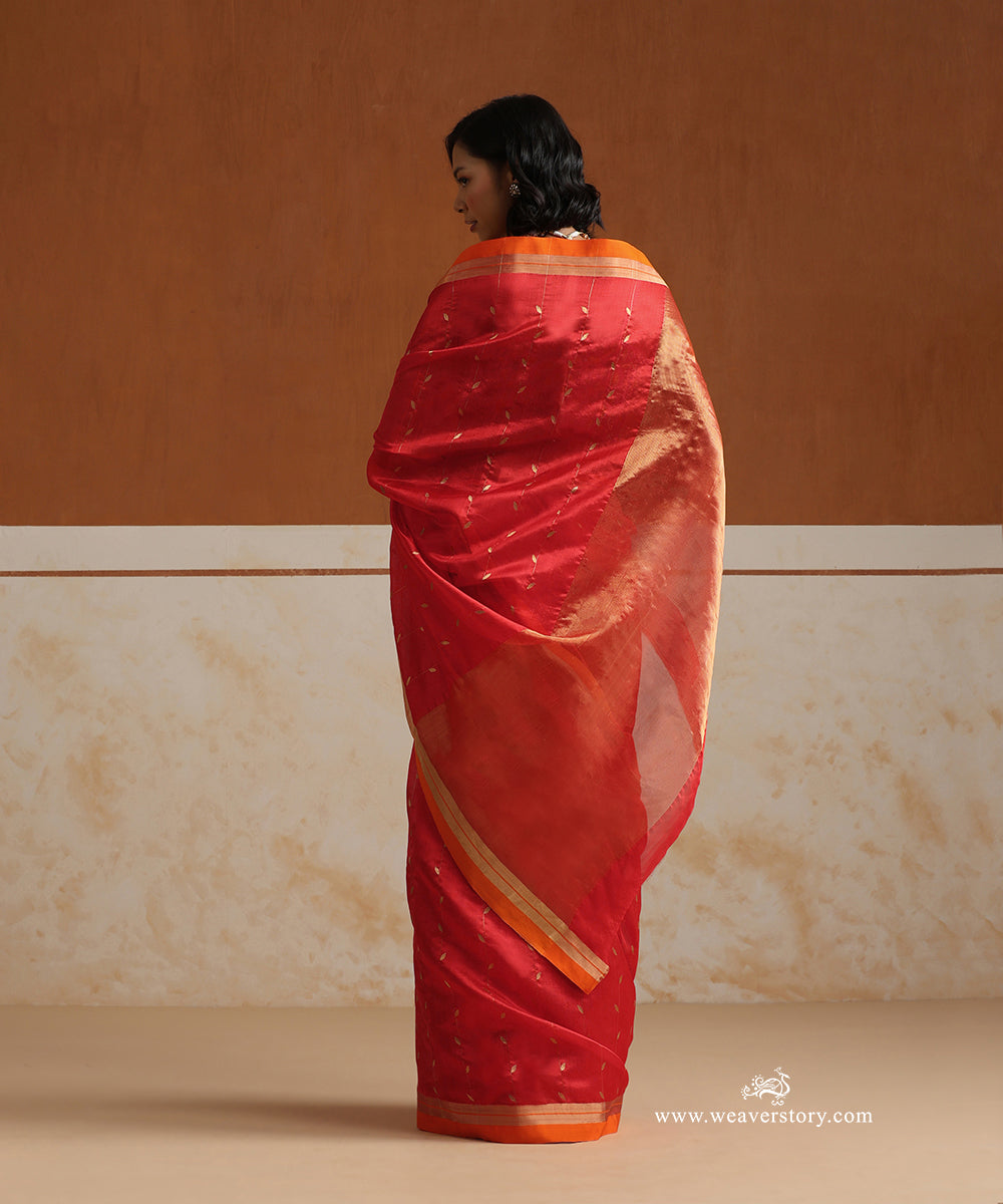 Handloom_Red_Pure_Silk_Chanderi_Saree_With_Gold_Leaf_Lines_And_Orange_Border_WeaverStory_03