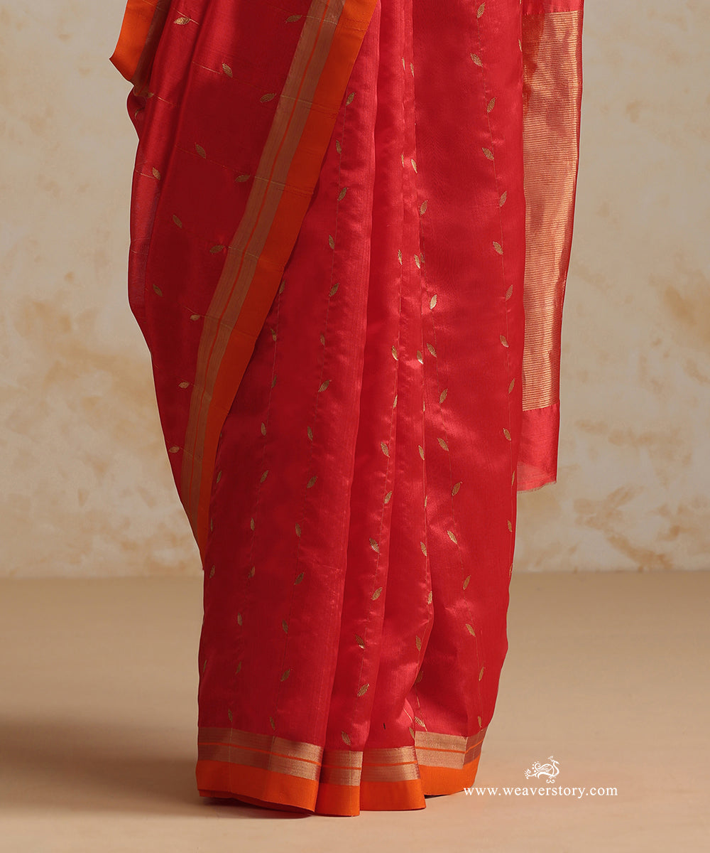Handloom_Red_Pure_Silk_Chanderi_Saree_With_Gold_Leaf_Lines_And_Orange_Border_WeaverStory_04